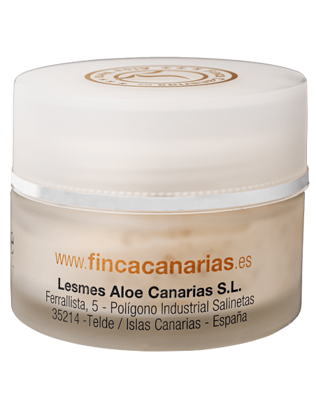 Peeling del viso ai noccioli di albicocca e all'aloe vera