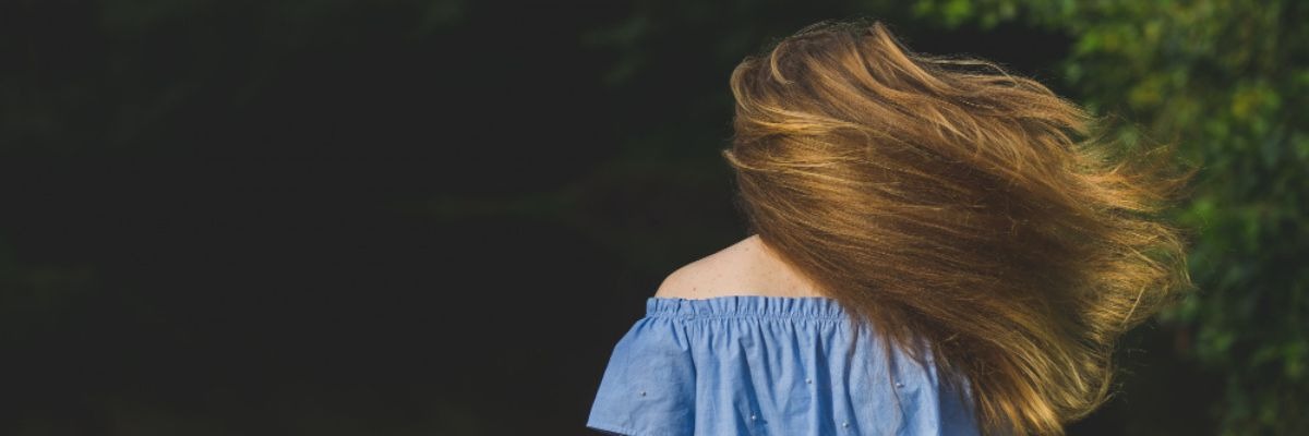 Trockenes und stumpfes Haar? Ursachen und Behandlung mit Aloe Vera