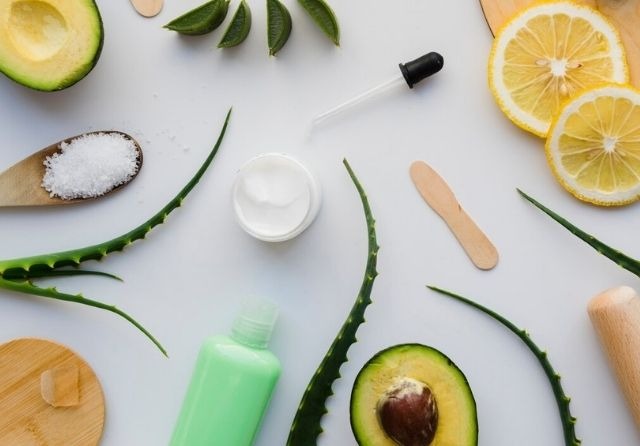 Erstellen Sie Ihre Gesichtsroutine mit natürlichen Aloe-Vera-Produkten (die besten Aloe-Vera-Produkte für Ihr Gesicht).